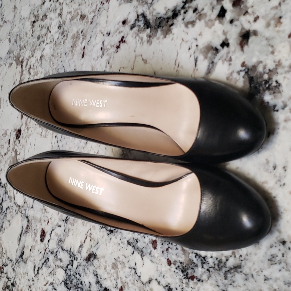 Nine West Black Pumps size 9
